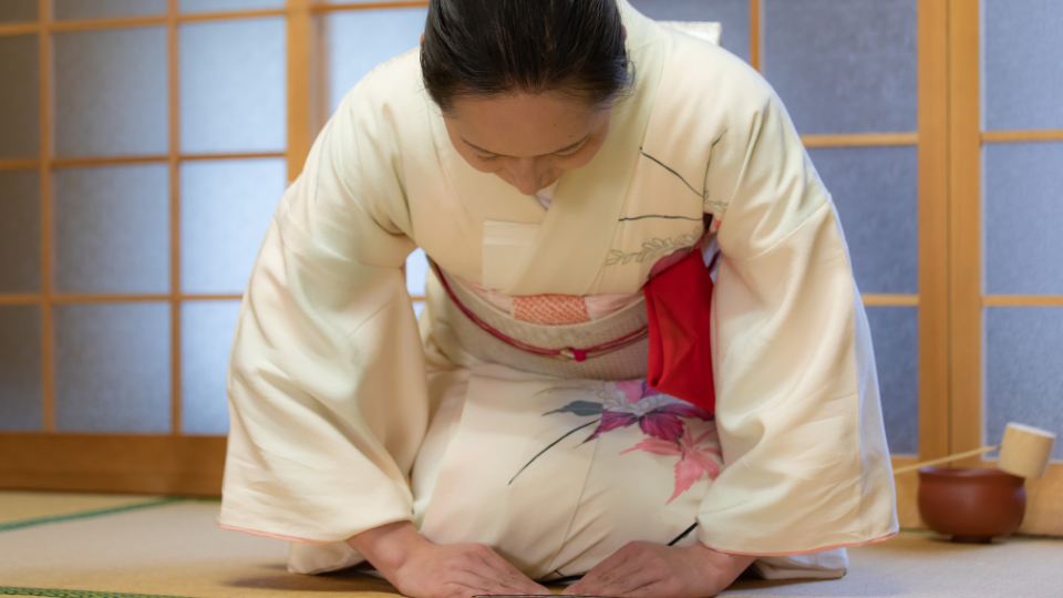 大人の立ち居振る舞いとは?品格ある振る舞いの本質的な考え方 | 人生を、おもしろく健やかに